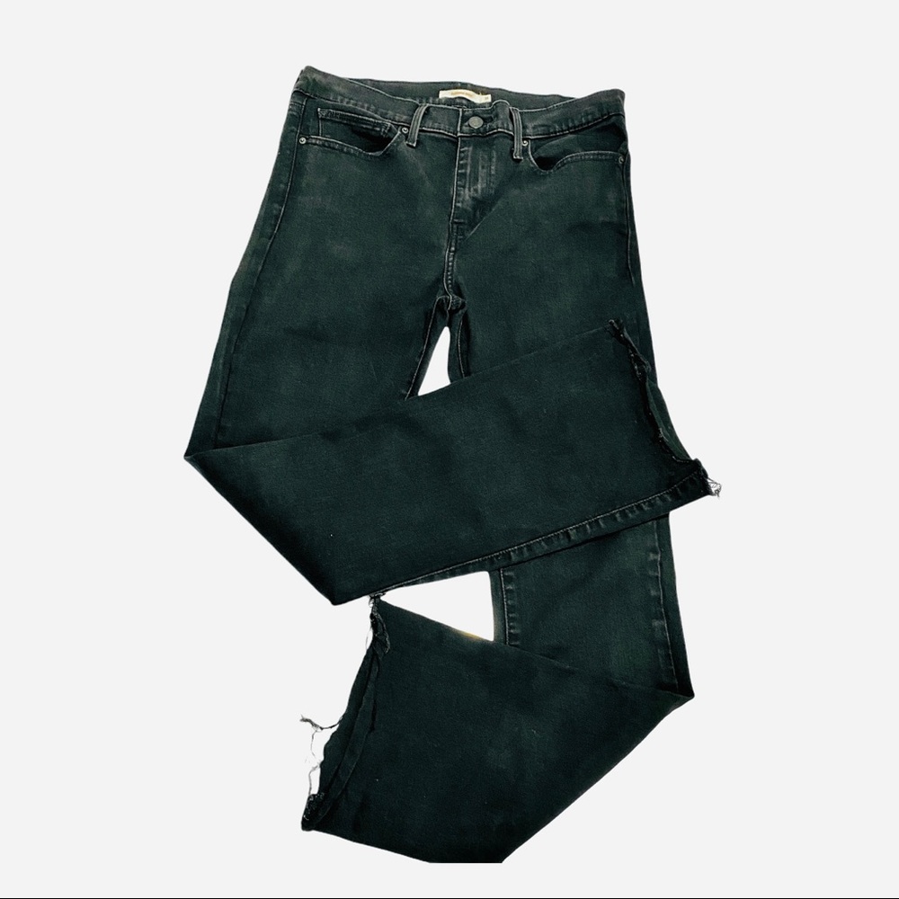 Levi’s Slimming Boot Cut Frayed Hem Jeans!